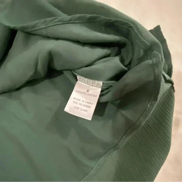 Wishlist Apparel green sexy flowy lightweight summery spaghetti strap top size M - Picture 2 of 5